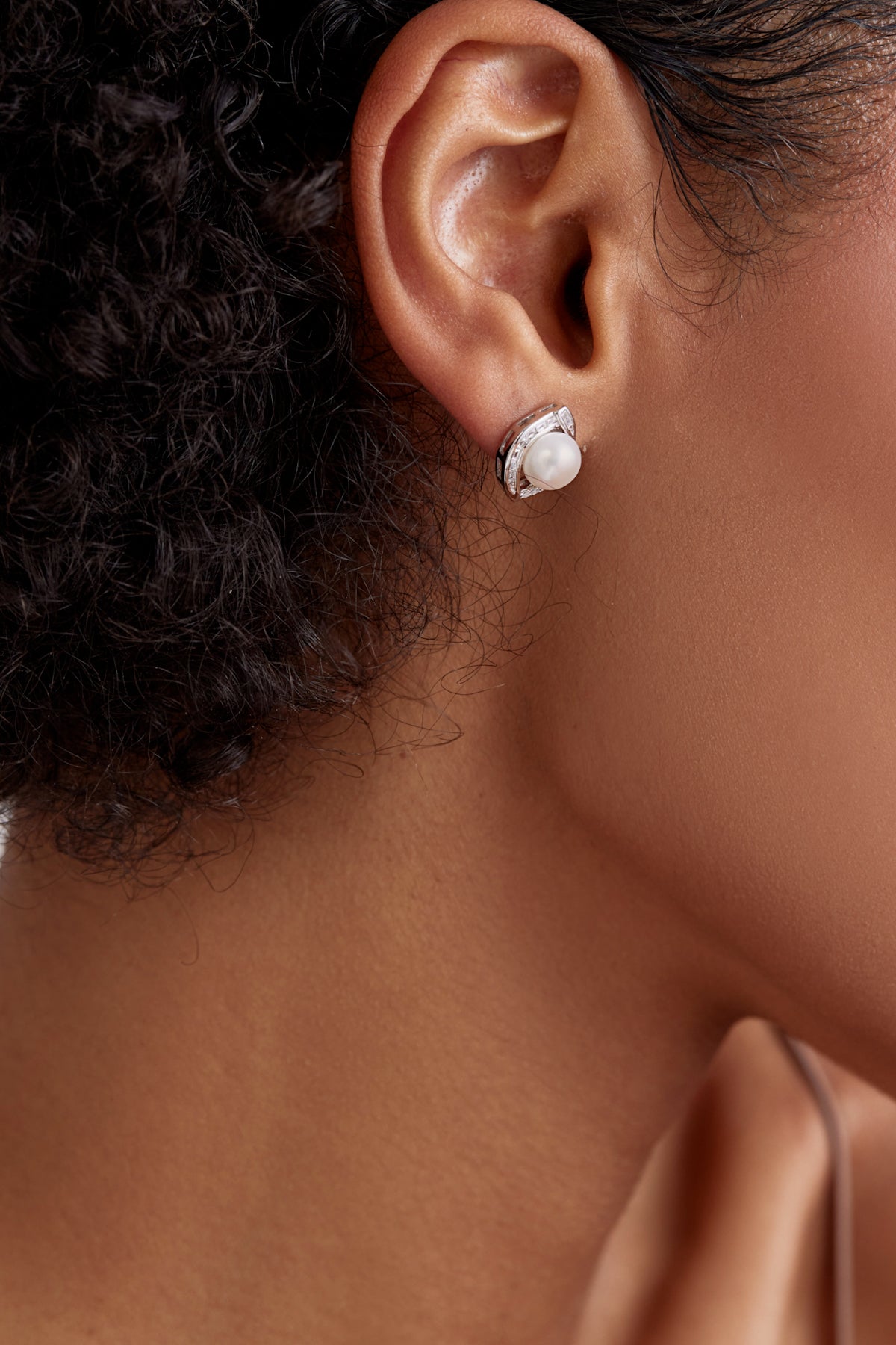 Eye of the Pearl Stud Earrings