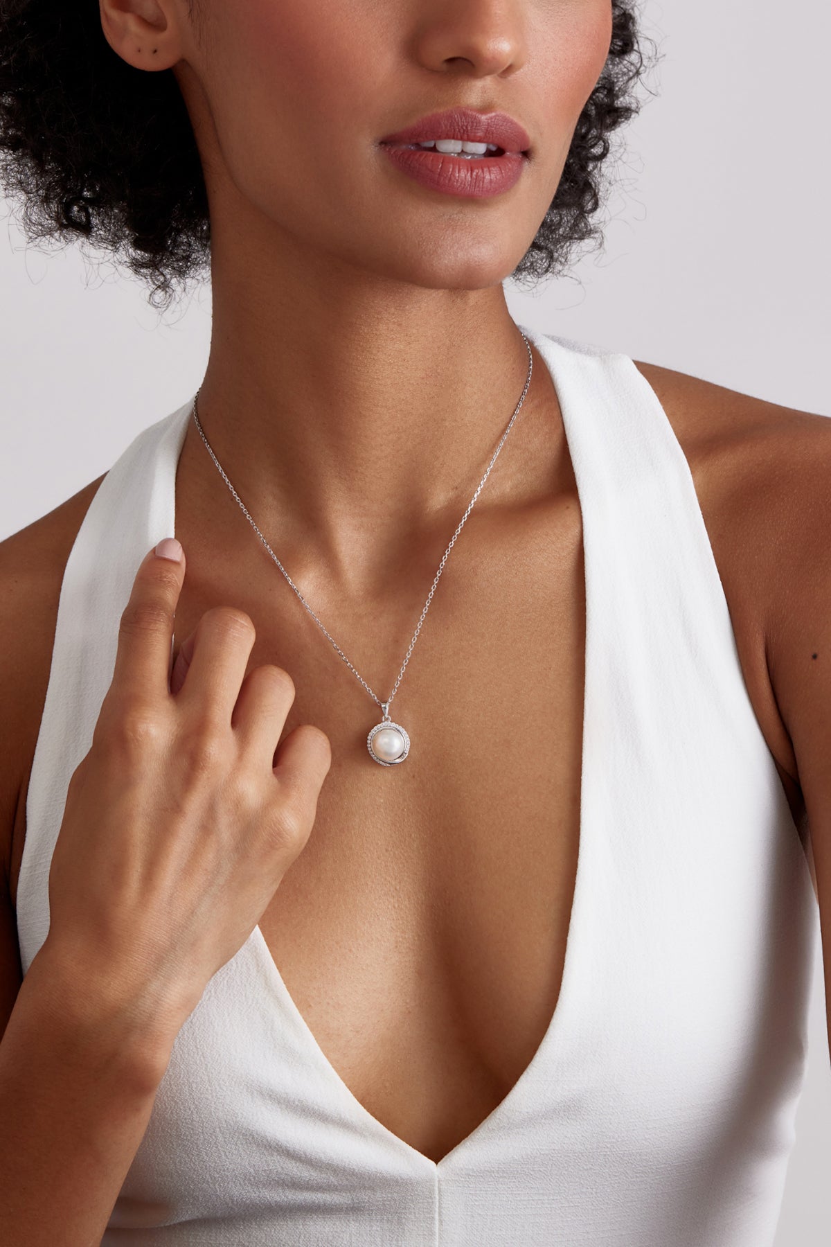 Elegant Crossover Halo Pearl Necklace