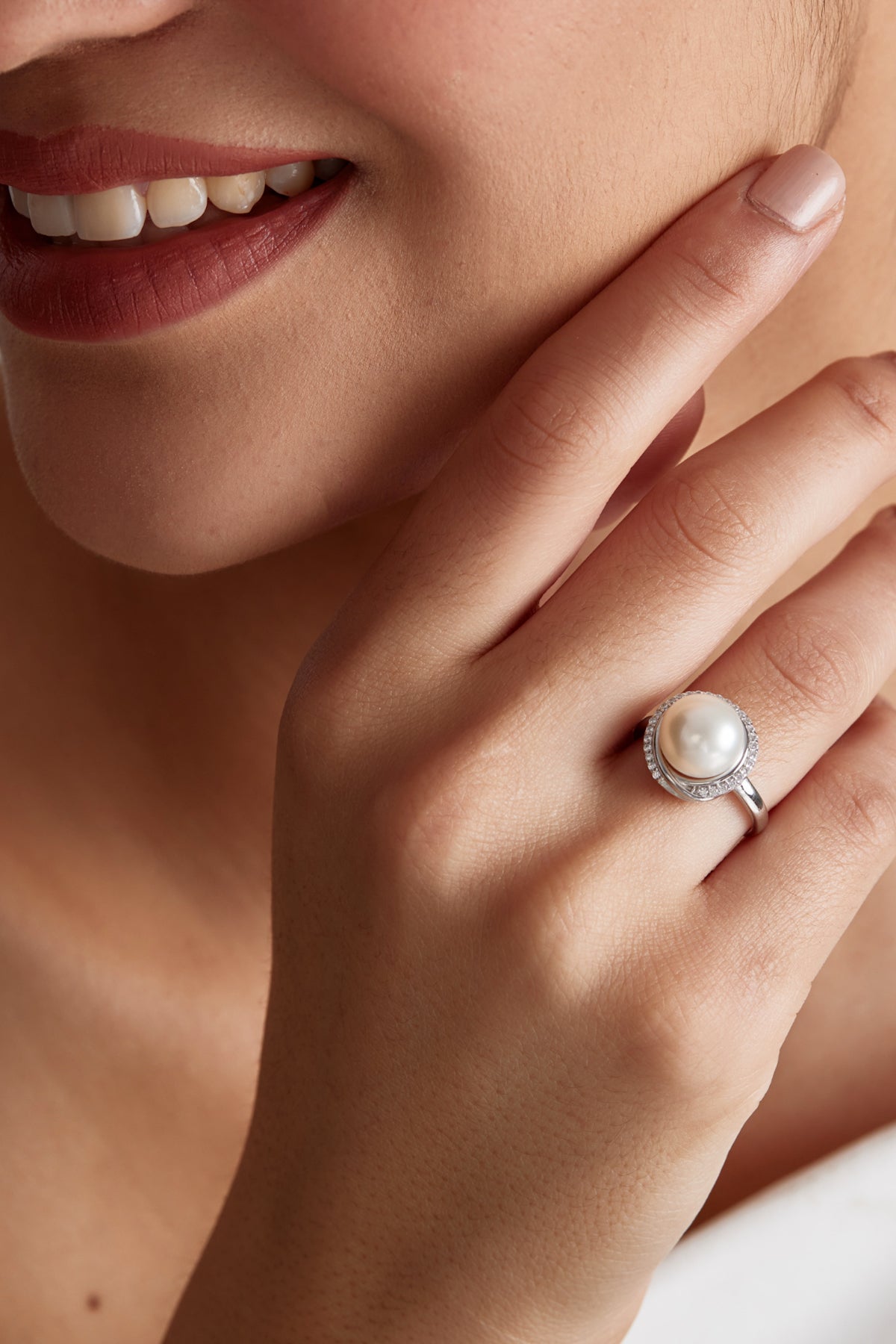 Elegant Crossover Halo Pearl Ring