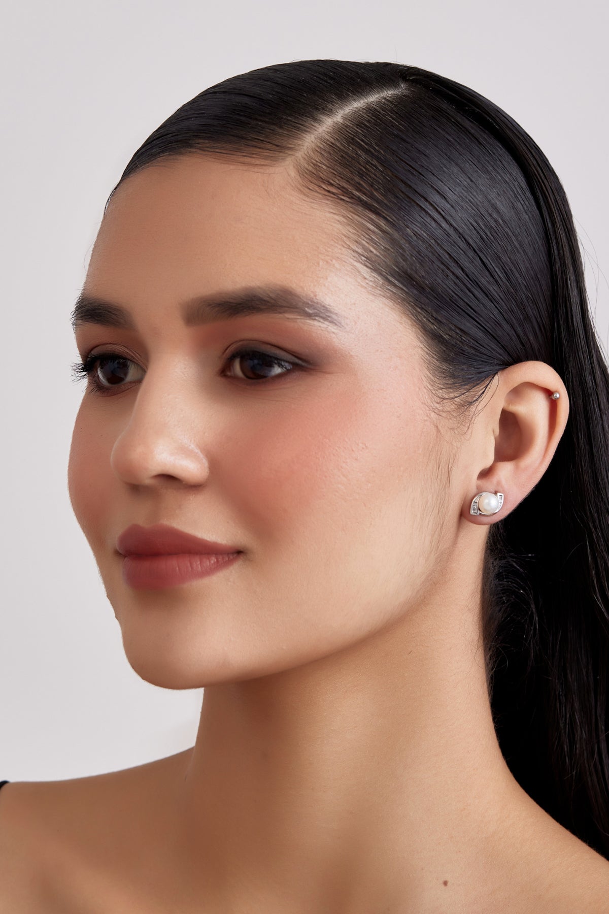 Elegant Dreams Pearl & Baguette Earrings