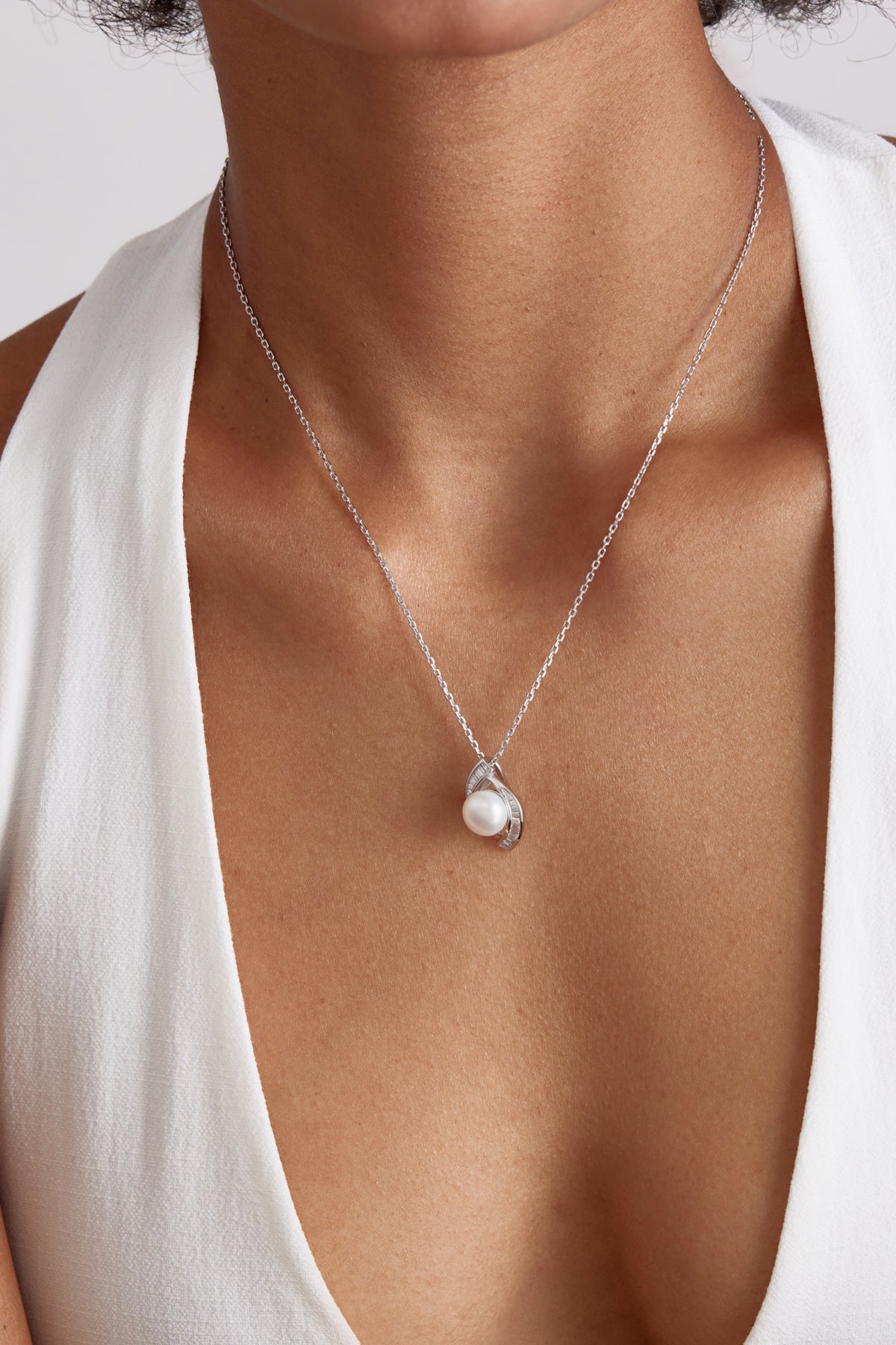 Elegant Dreams Pearl & Baguette Pendant Necklace