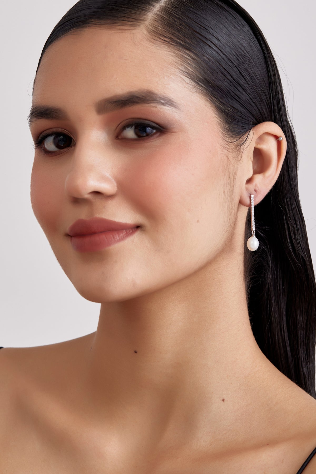 Exquisite Dangling Pearl Drop Earrings