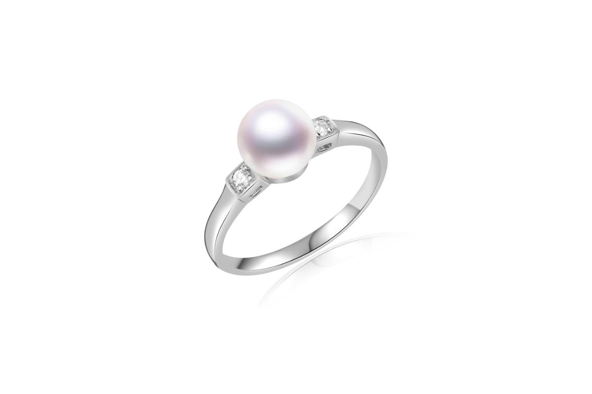 Elegant Pearl Stud Ring