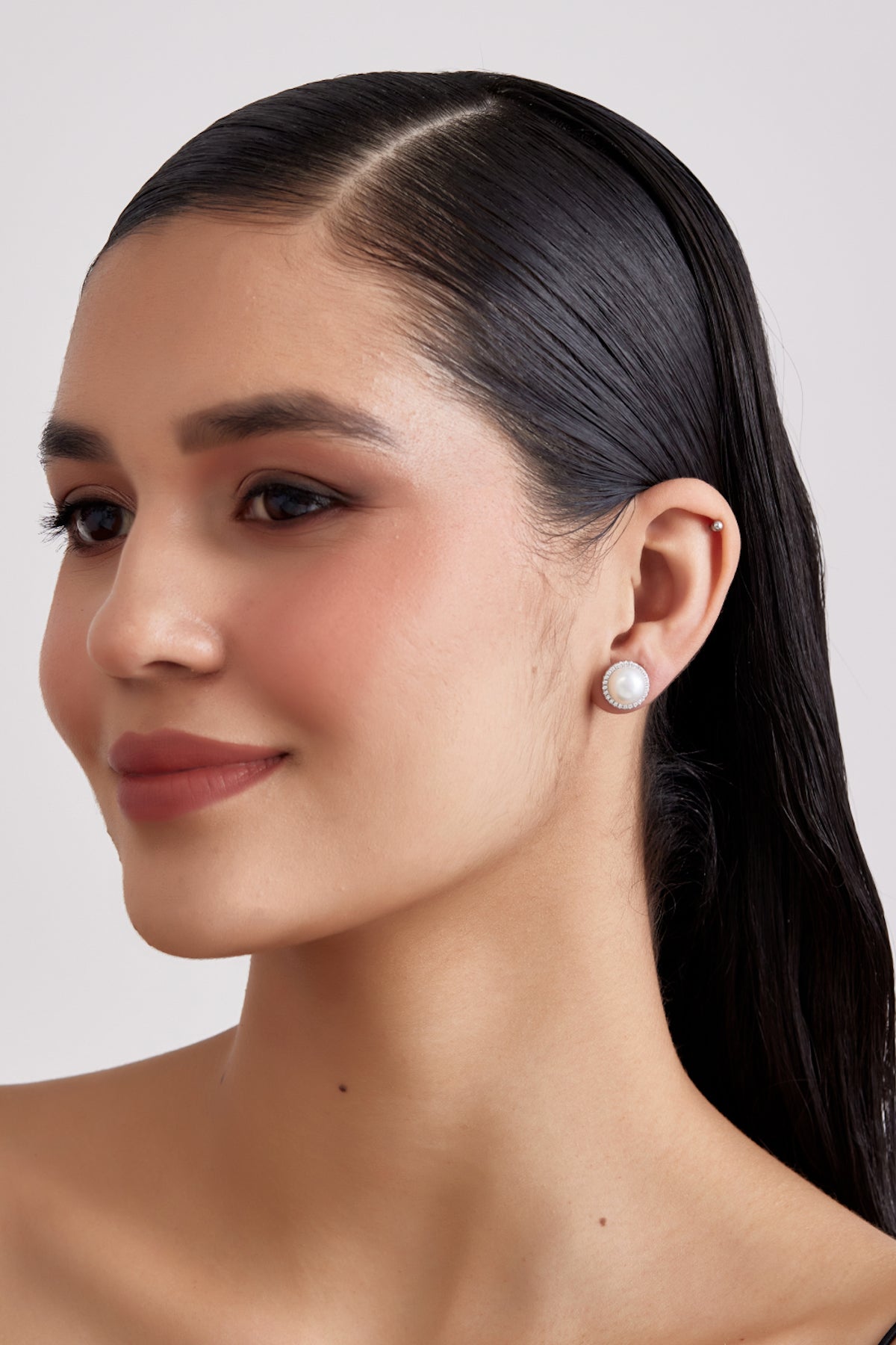 Iridiscent Halo Pearl Stud Earrings