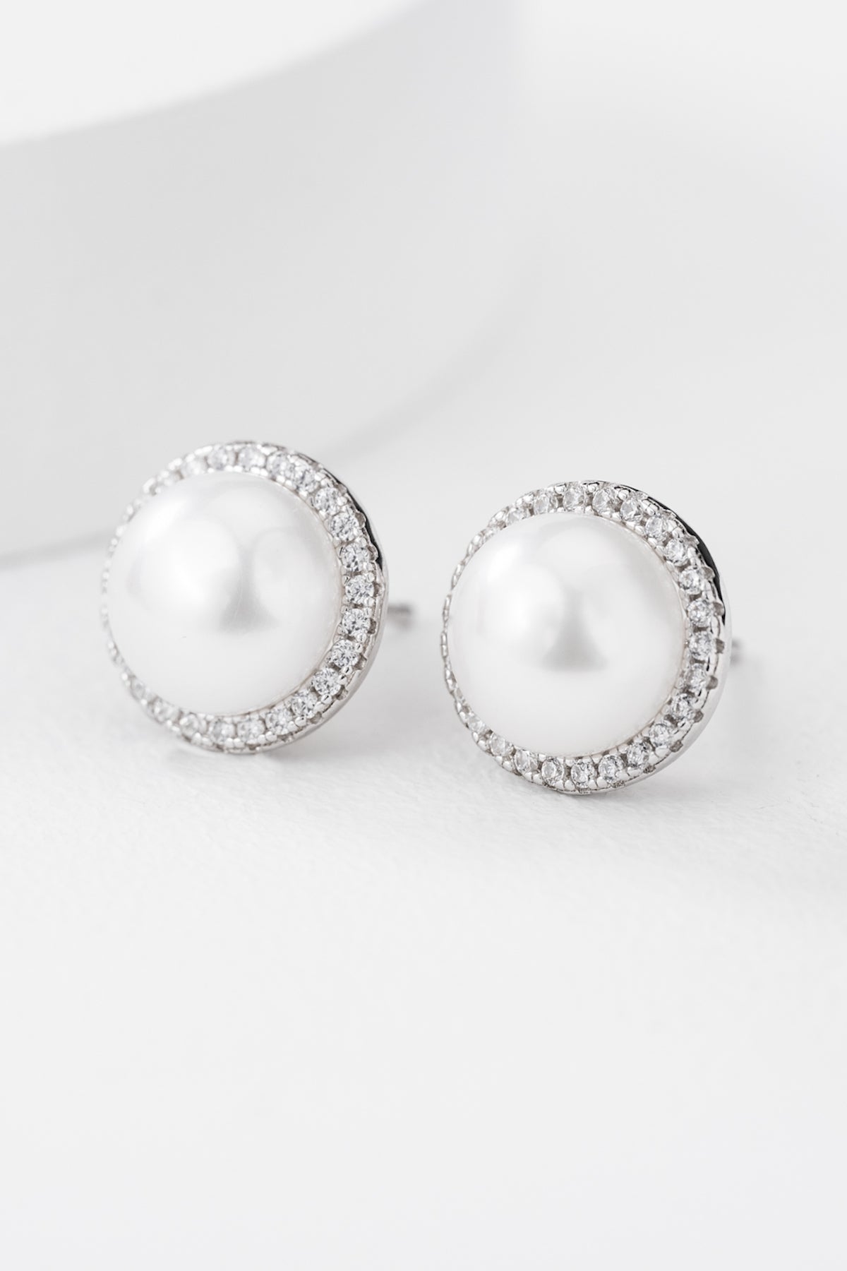 Iridiscent Halo Pearl Stud Earrings