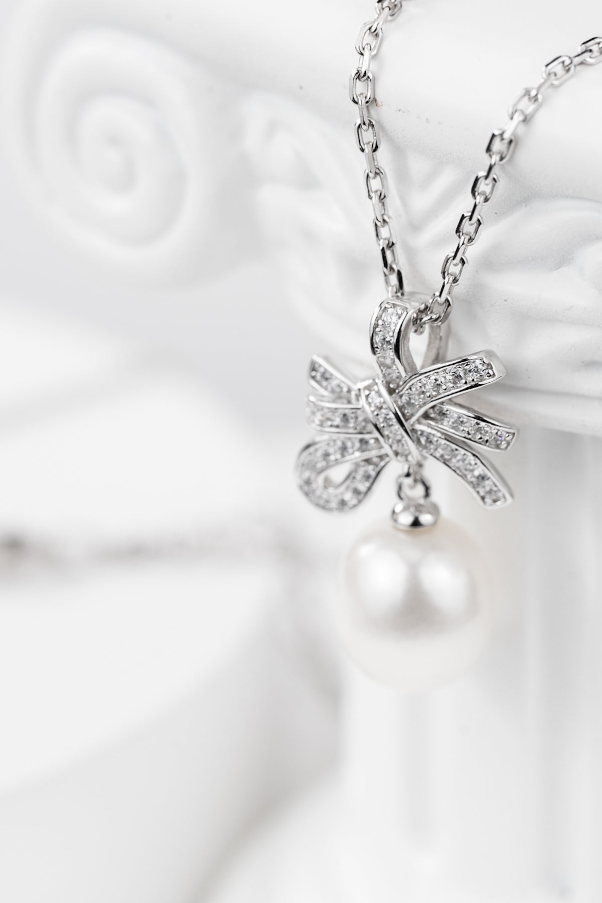 Vintage Teardrop Crystal Bow Pearl Necklace
