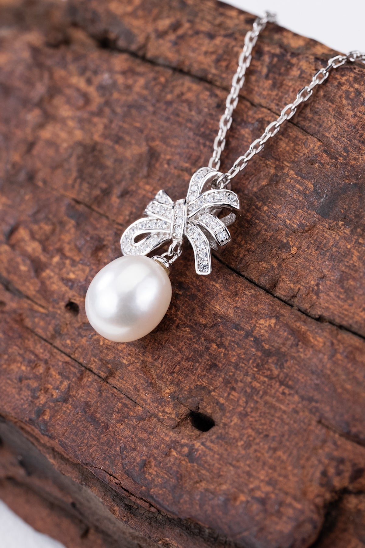 Vintage Teardrop Crystal Bow Pearl Necklace