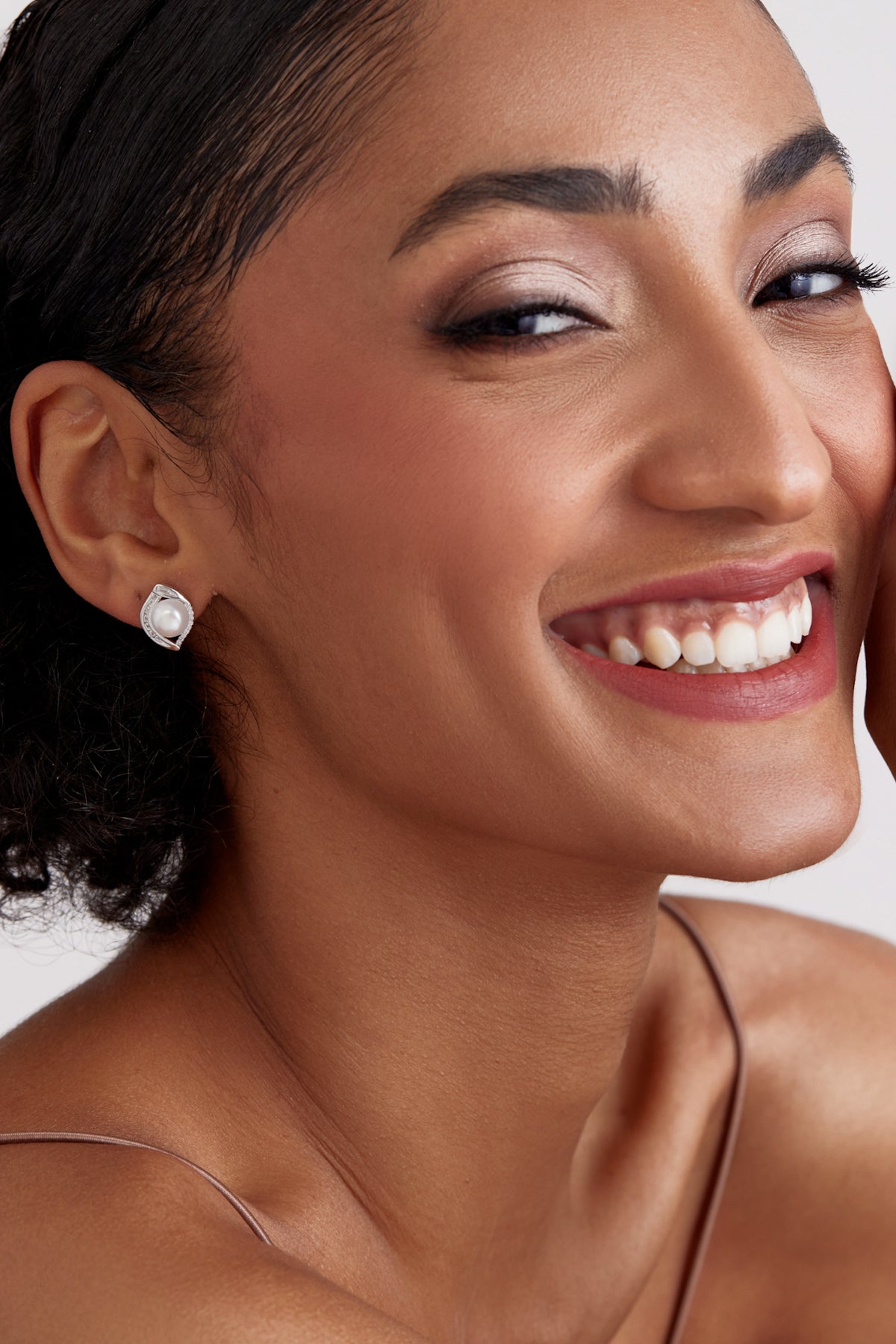 Eye of the Pearl Stud Earrings