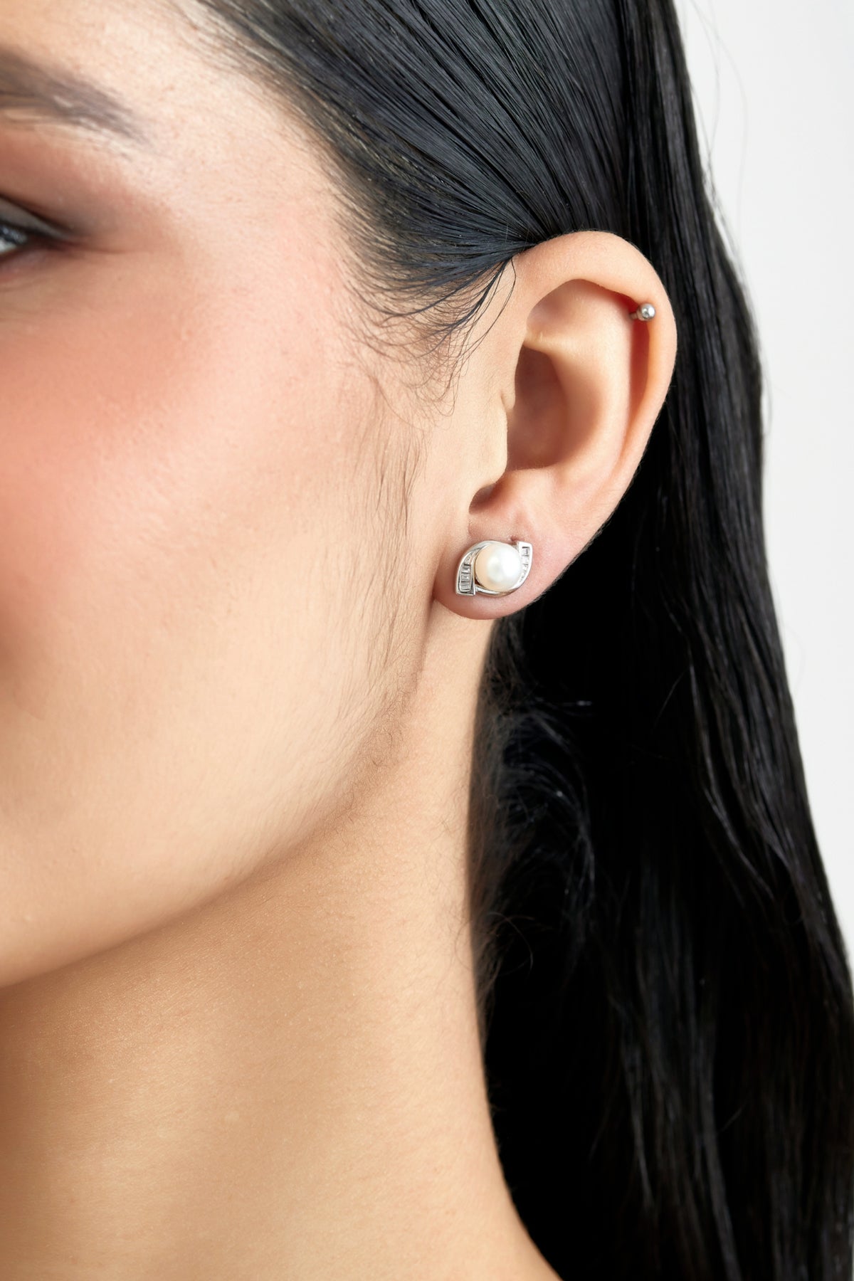 Elegant Dreams Pearl & Baguette Earrings