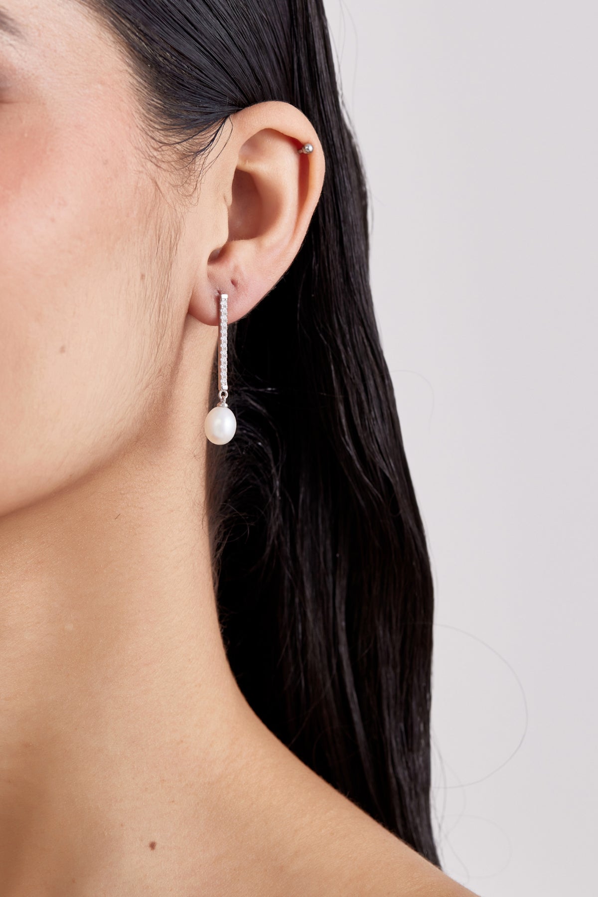 Exquisite Dangling Pearl Drop Earrings